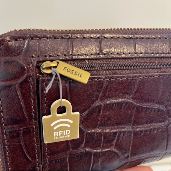 Fossil Multifunction Women's Faux Leather Clutch Wallet - Picture 5 of 9